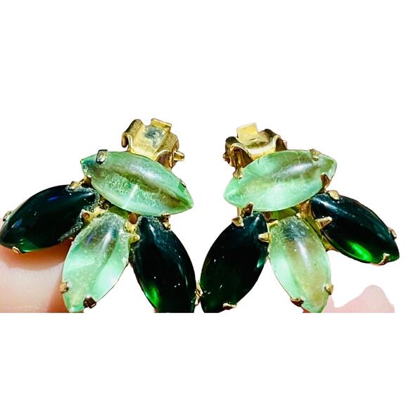Vintage Green Rhinestone Clip Earrings - Picture 2 of 4